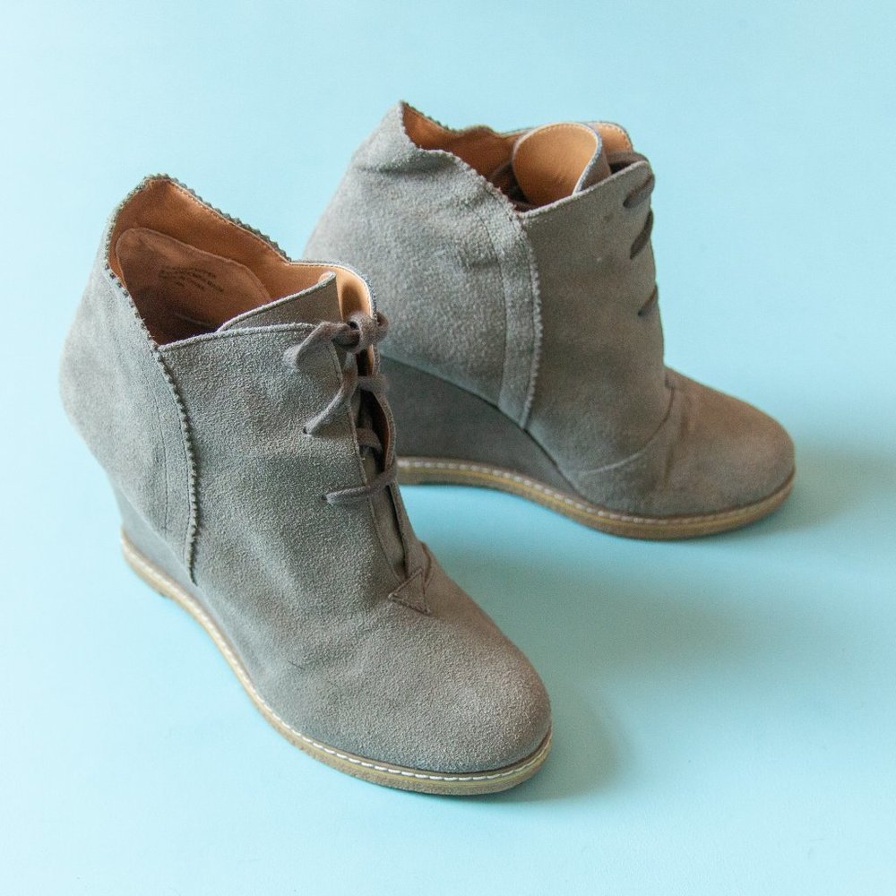 Kelsi Dagger Helix Gray Suede Leather Lace Up Heeled Wedge Ankle Booties Size 8